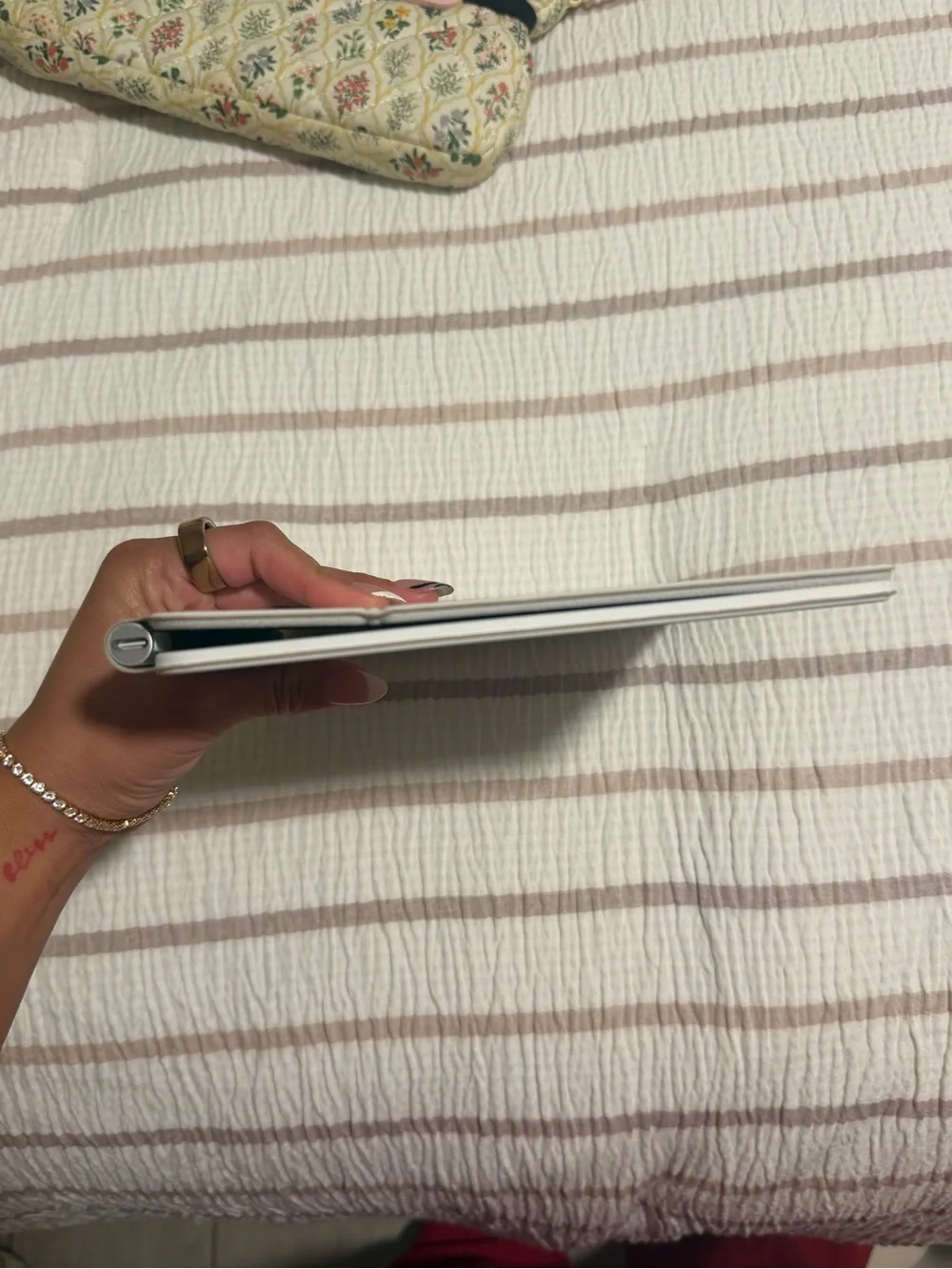 Apple White Silicone Smart Folio for iPad with Camera Cutout
